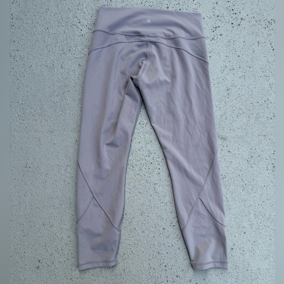 Lululemon In Movement Tight 25" *Everlux
Dark Chrome Size 12 - Picture 4 of 9